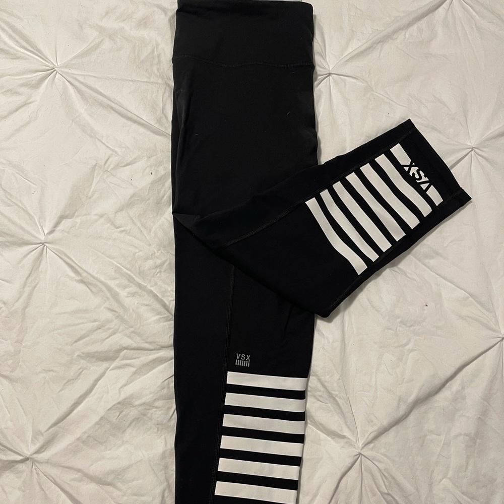 Victoria’s Secret Knockout Capri leggings